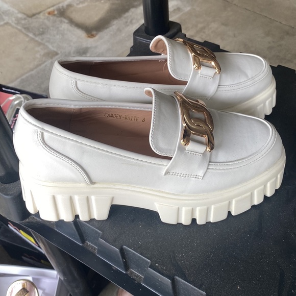 Platform White Shoes with Gold Chain accent - Picture 5 of 5